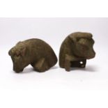 A pair of cast iron bull's head post finials, 13cm