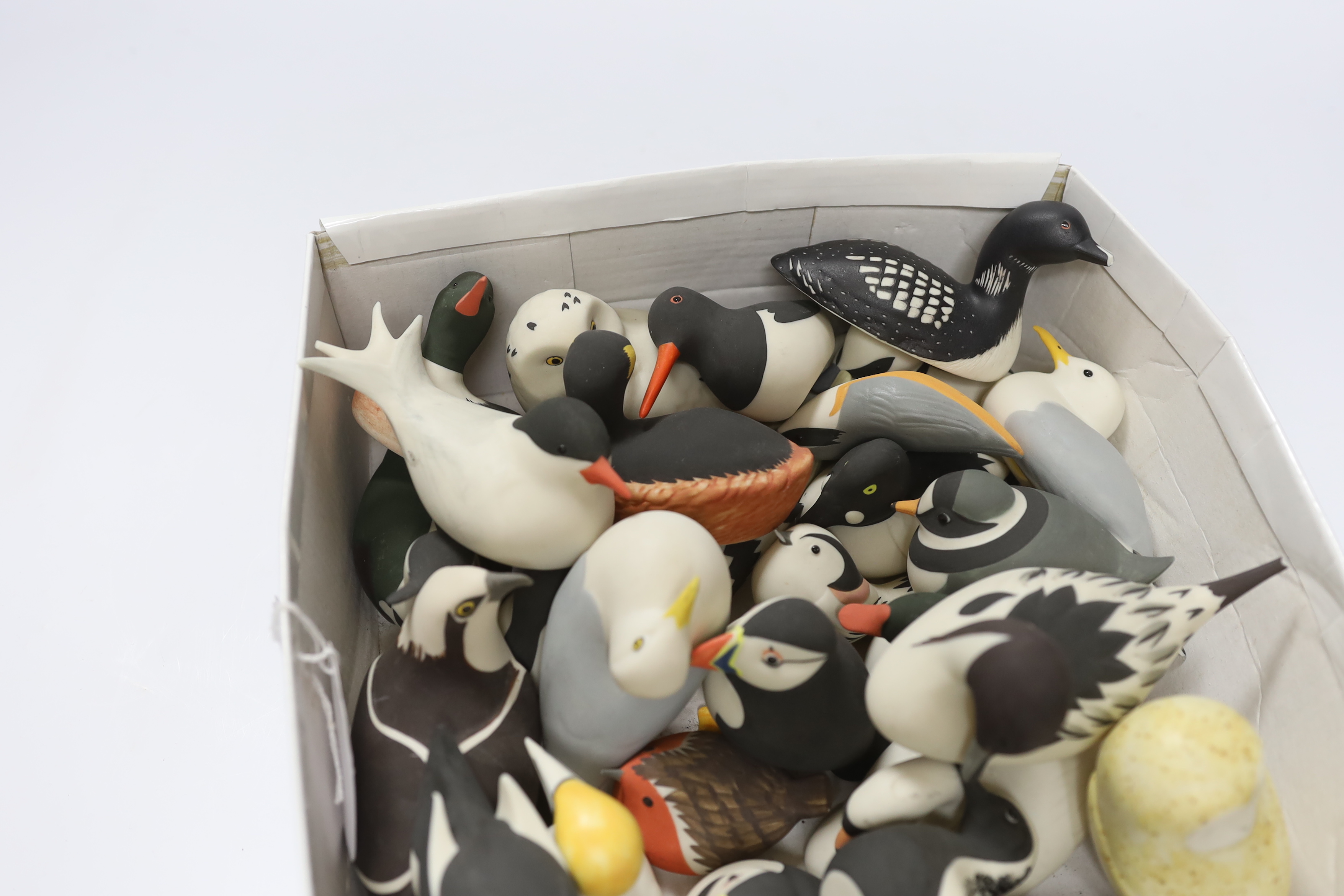 A collection of Isle of Arran ceramic birds - Bild 3 aus 4