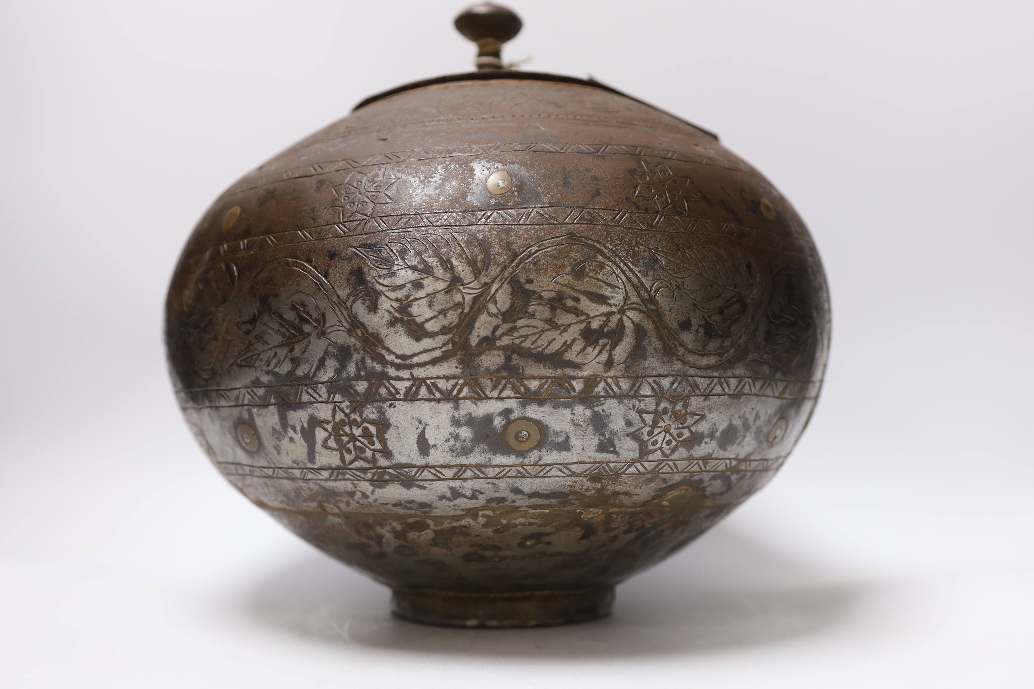 A metal etched eastern squat vase and cover, 32cm high - Image 3 of 4