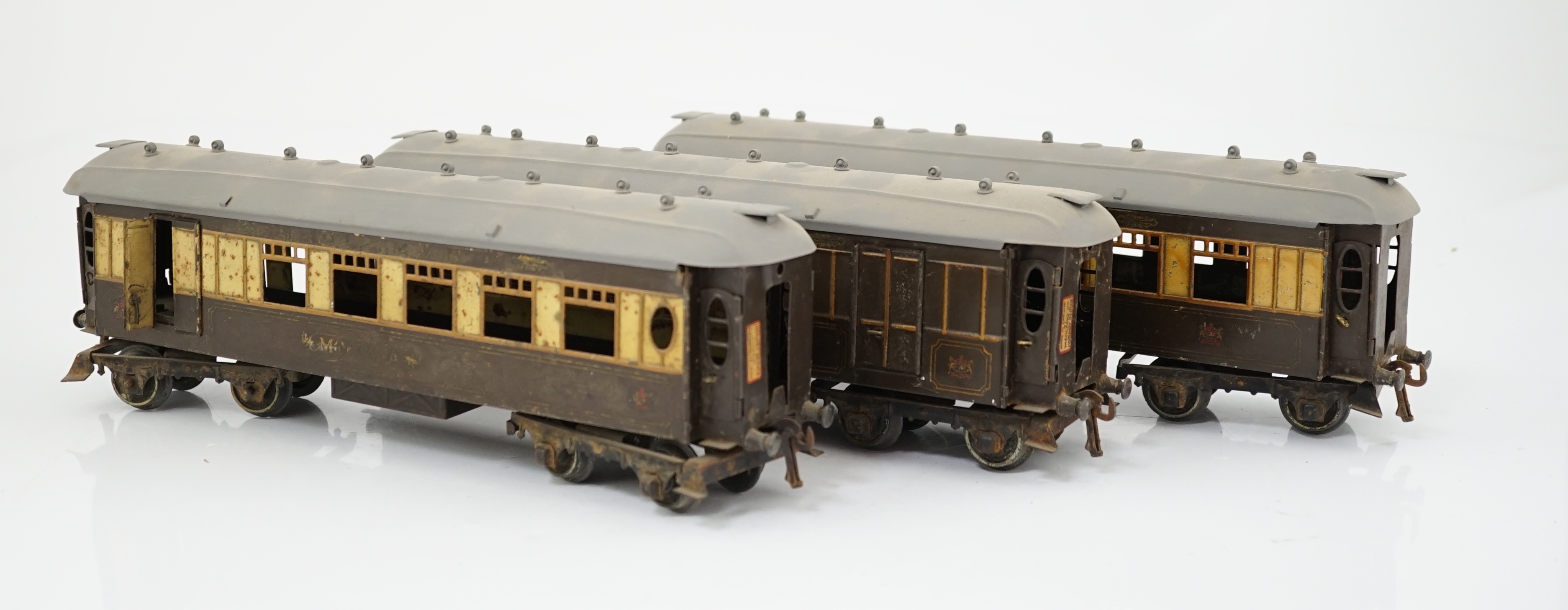 Three Hornby Series 0 gauge tinplate Pullman cars; Loraine, Arcadia and Montana - Bild 3 aus 9