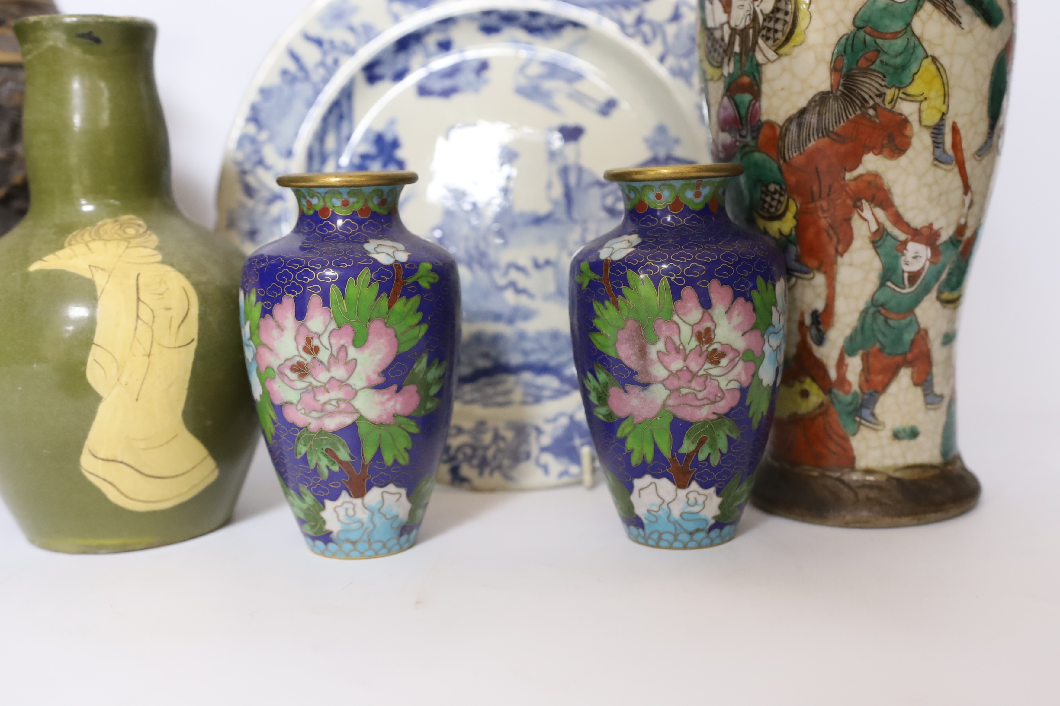 Mixed Chinese and Japanese ceramics including pair of cloisonné vases, a blue and white dish and a - Image 5 of 6