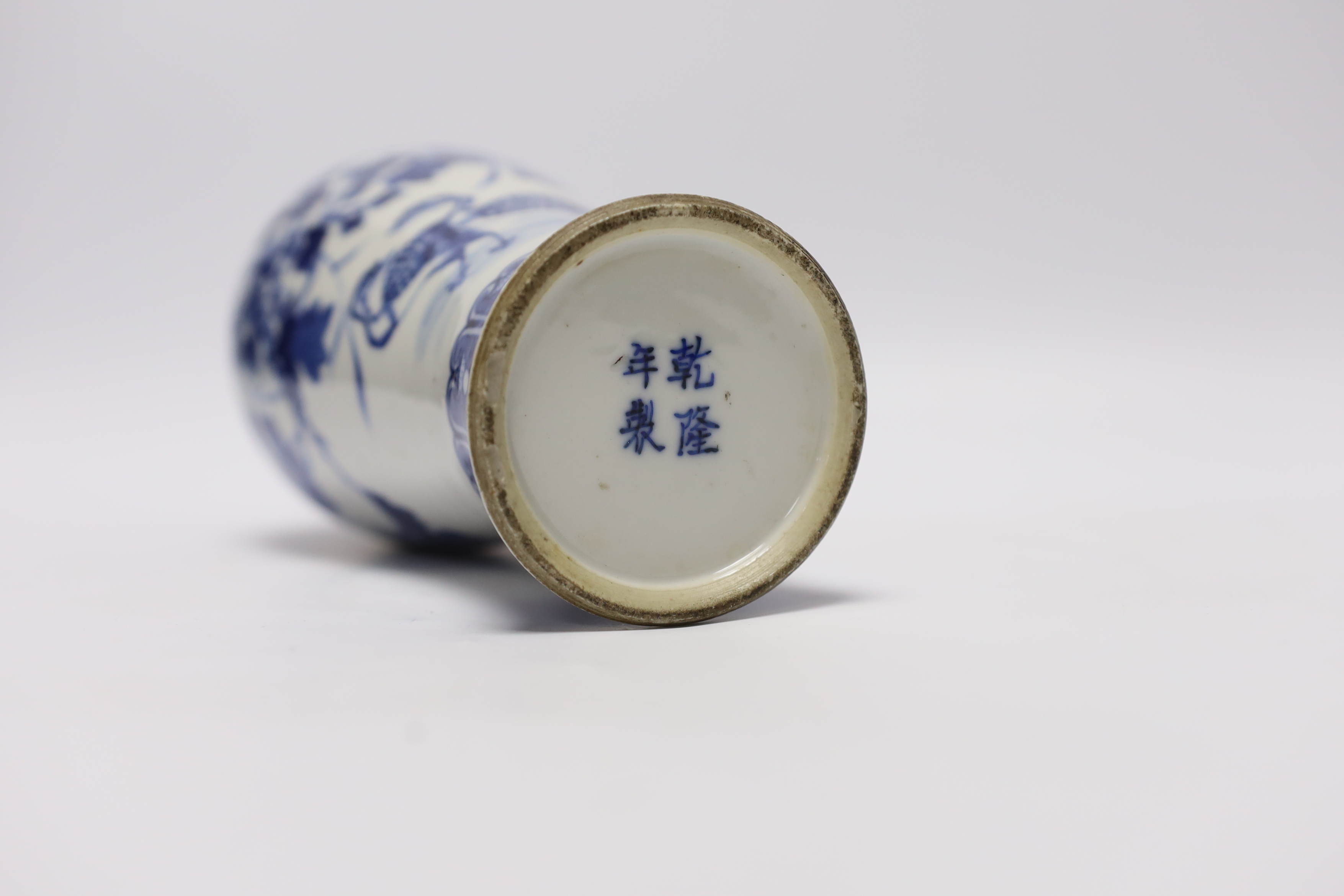 An early 20th century Chinese blue and white vase, apocryphal Kangxi mark 25.5cm - Image 4 of 4