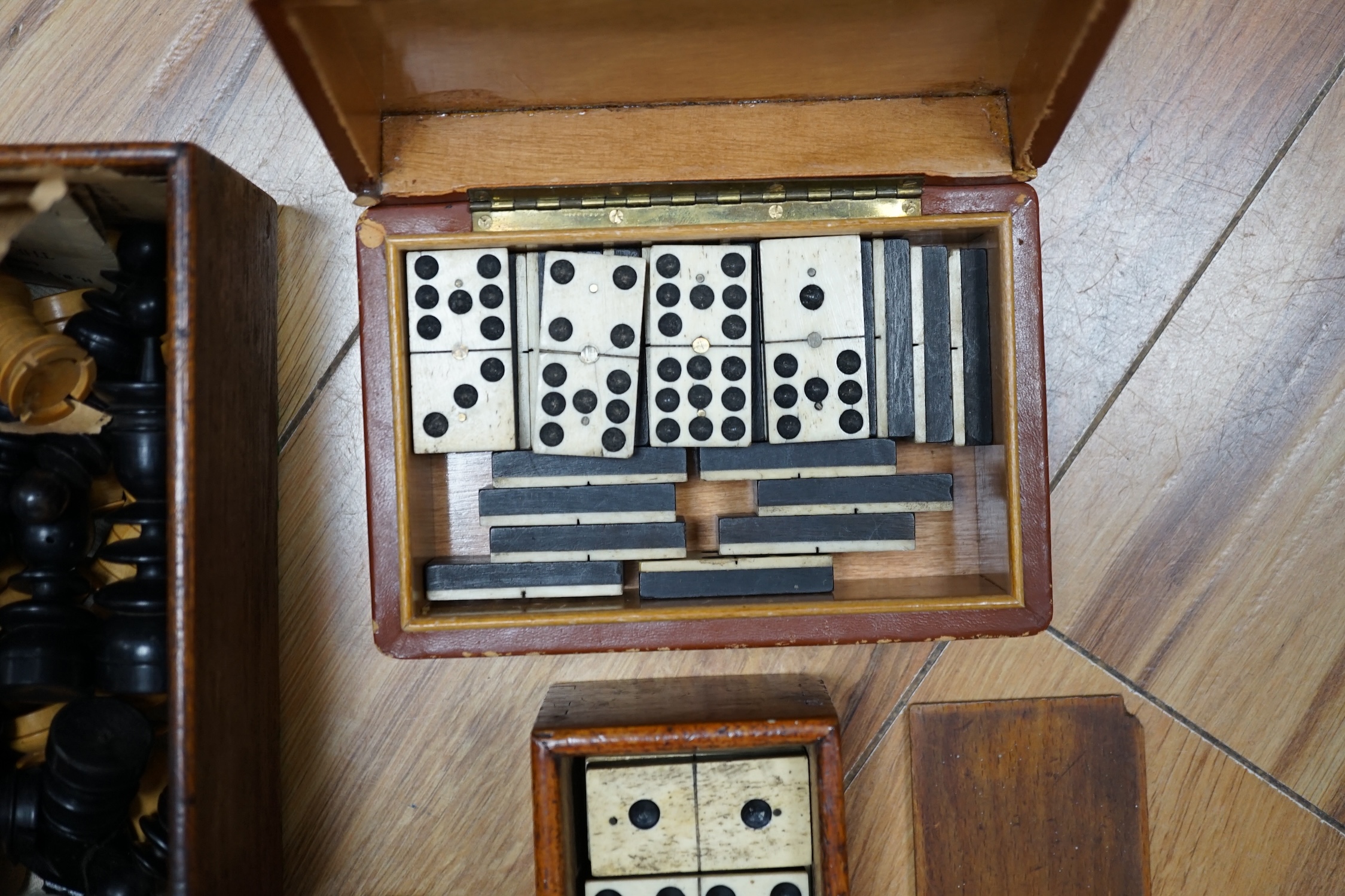Three sets of dominoes and two chess sets, one Staunton pattern - Bild 6 aus 6