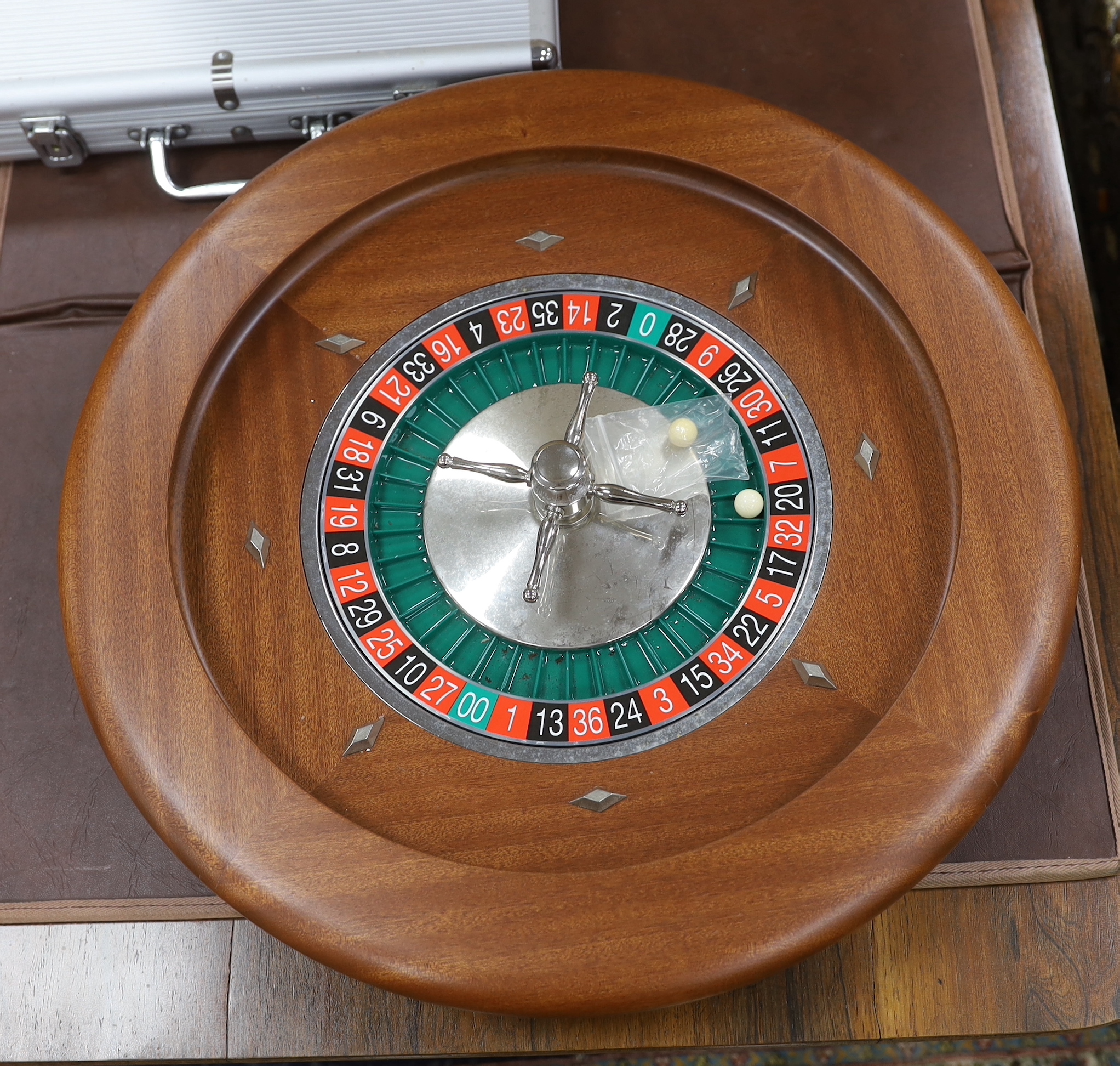 A Dal Negro Montecarlo mahogany roulette wheel with full accessories - Bild 2 aus 4