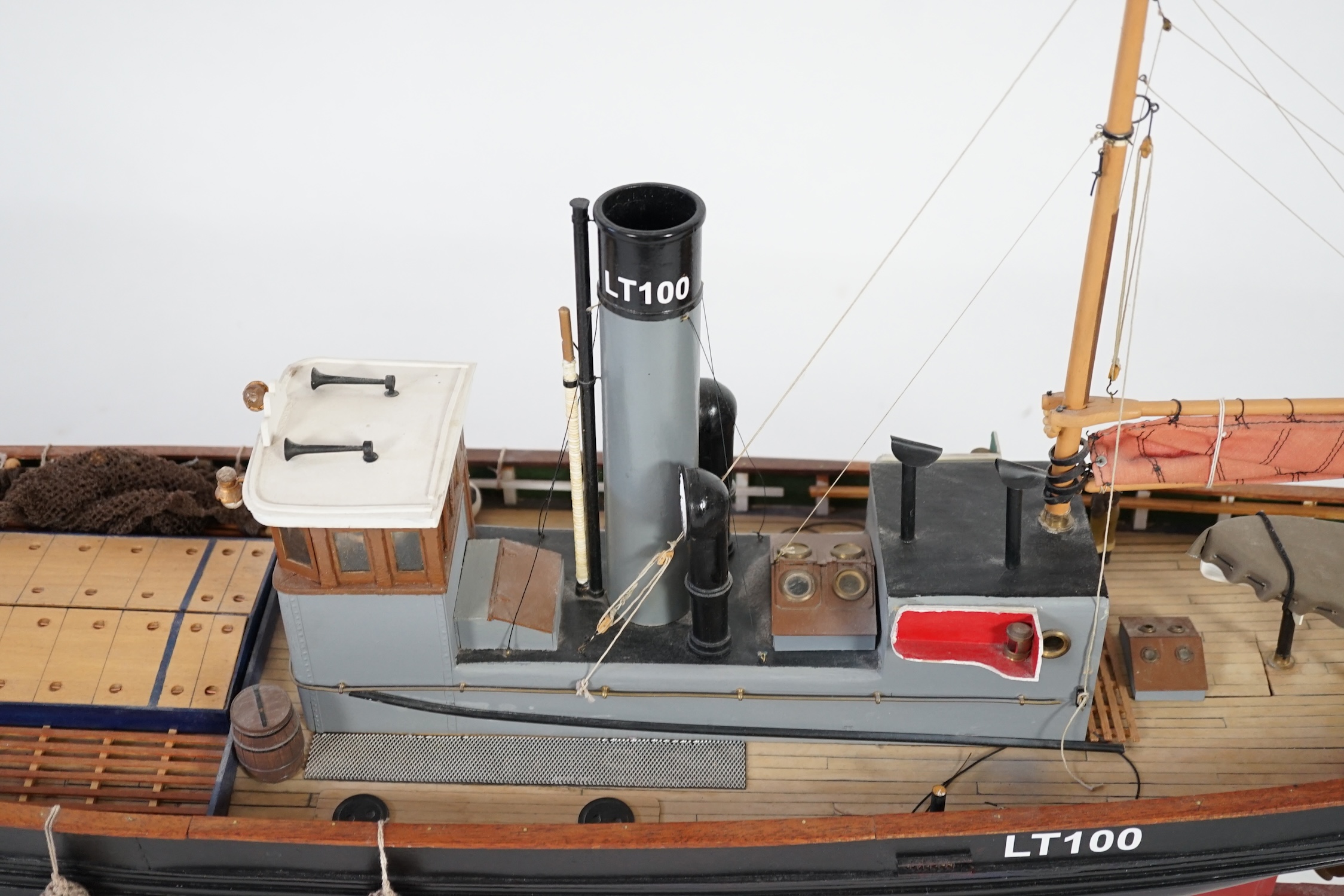 A kit-built Maxwell Hemmens pond yacht style model of a herring drifter, LT100, 120cm long, a well - Image 5 of 9