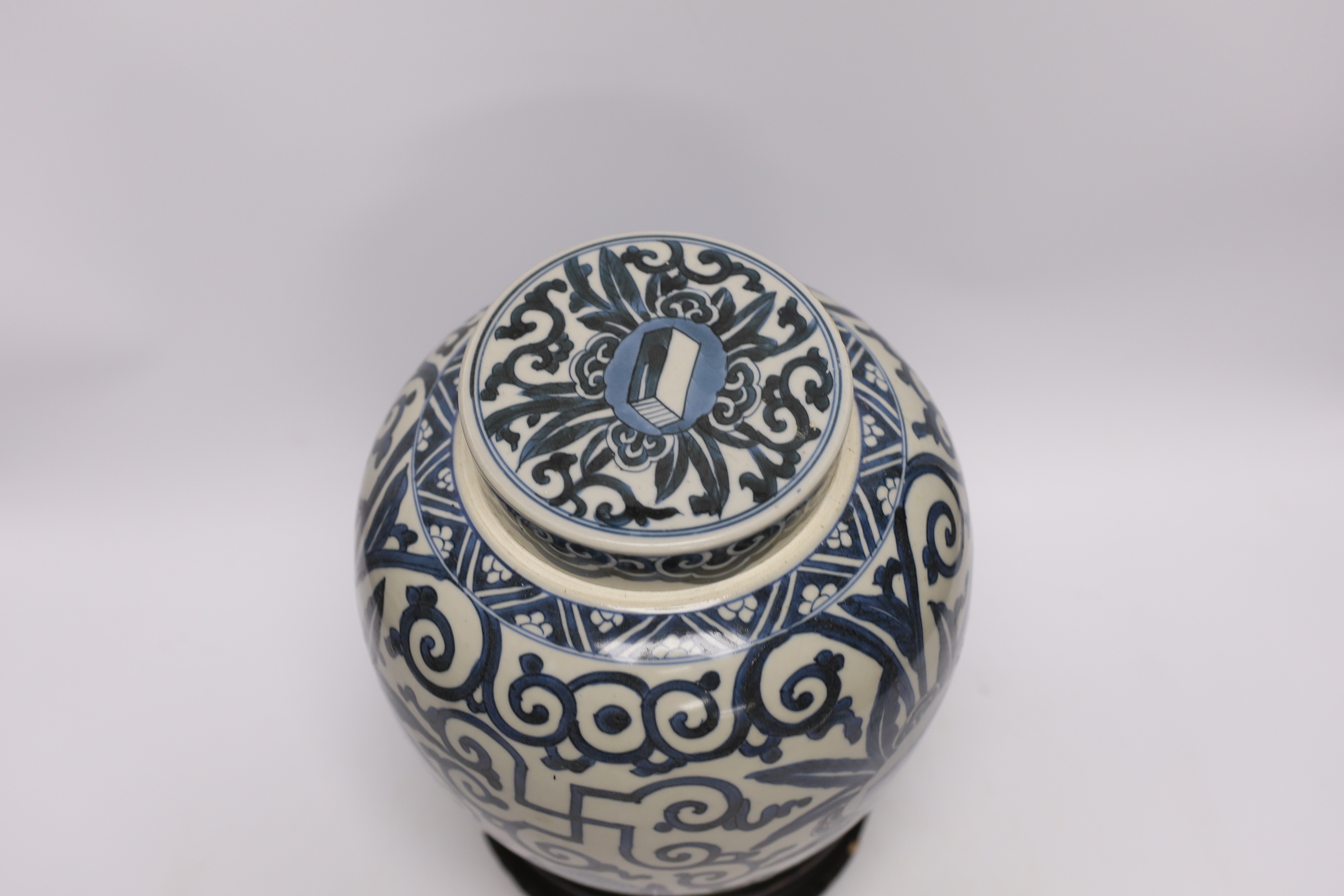 A 19th century Chinese blue and white jar and cover, with stand, 29cm total (including stand) - Image 3 of 5