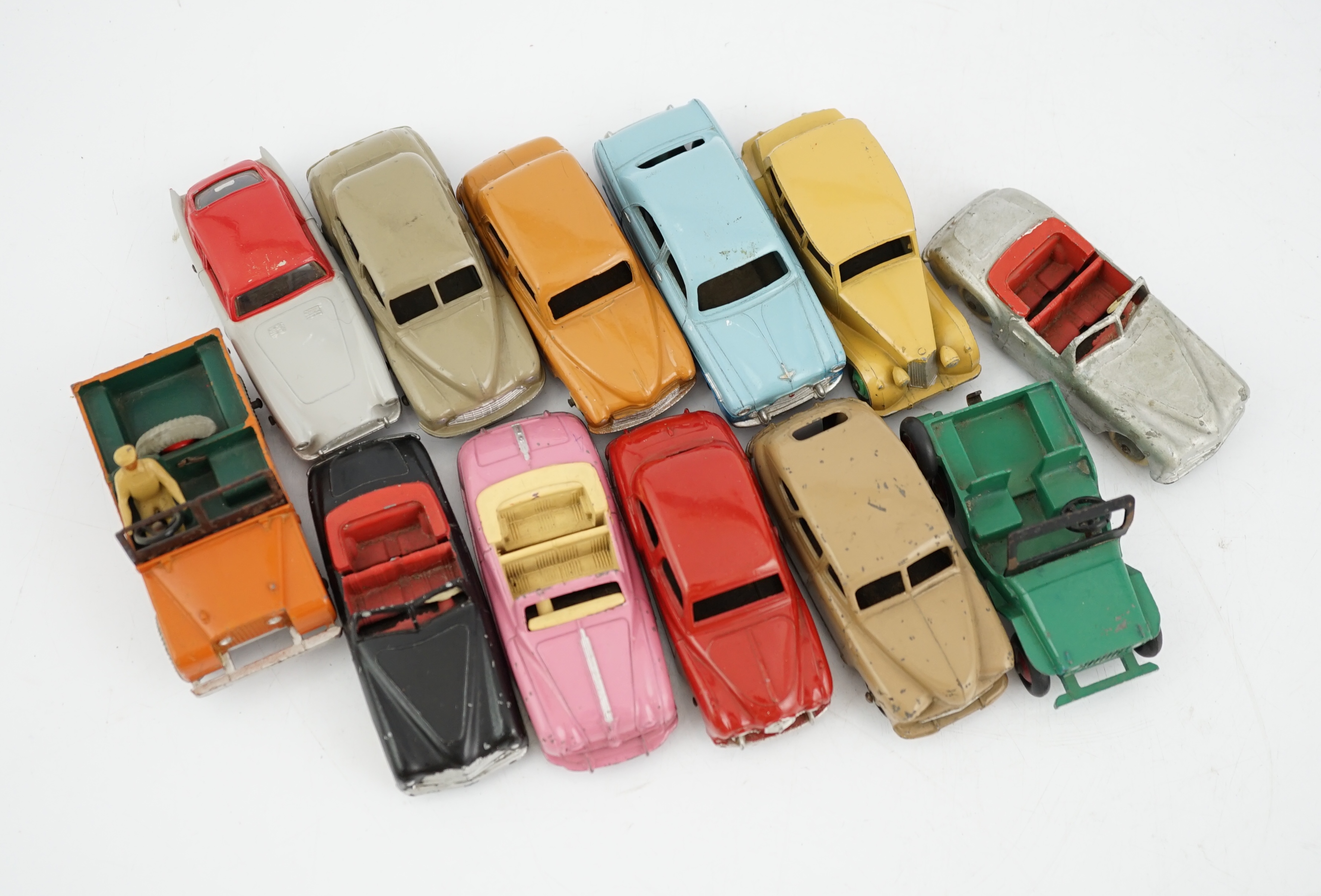 Twelve Dinky Toys, including; Austin Somerset, Triumph, Ford Zephyr, Morris Oxford, Vanguard, - Bild 5 aus 5