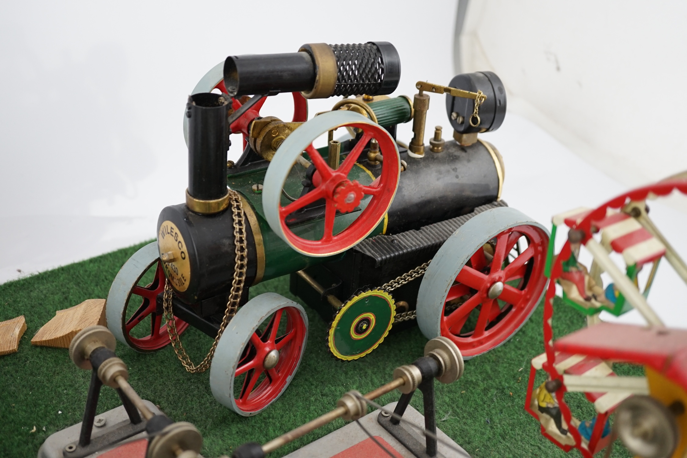 A Wilesco live steam fairground diorama, comprising a D430 pellet fired traction engine, powering - Image 4 of 6