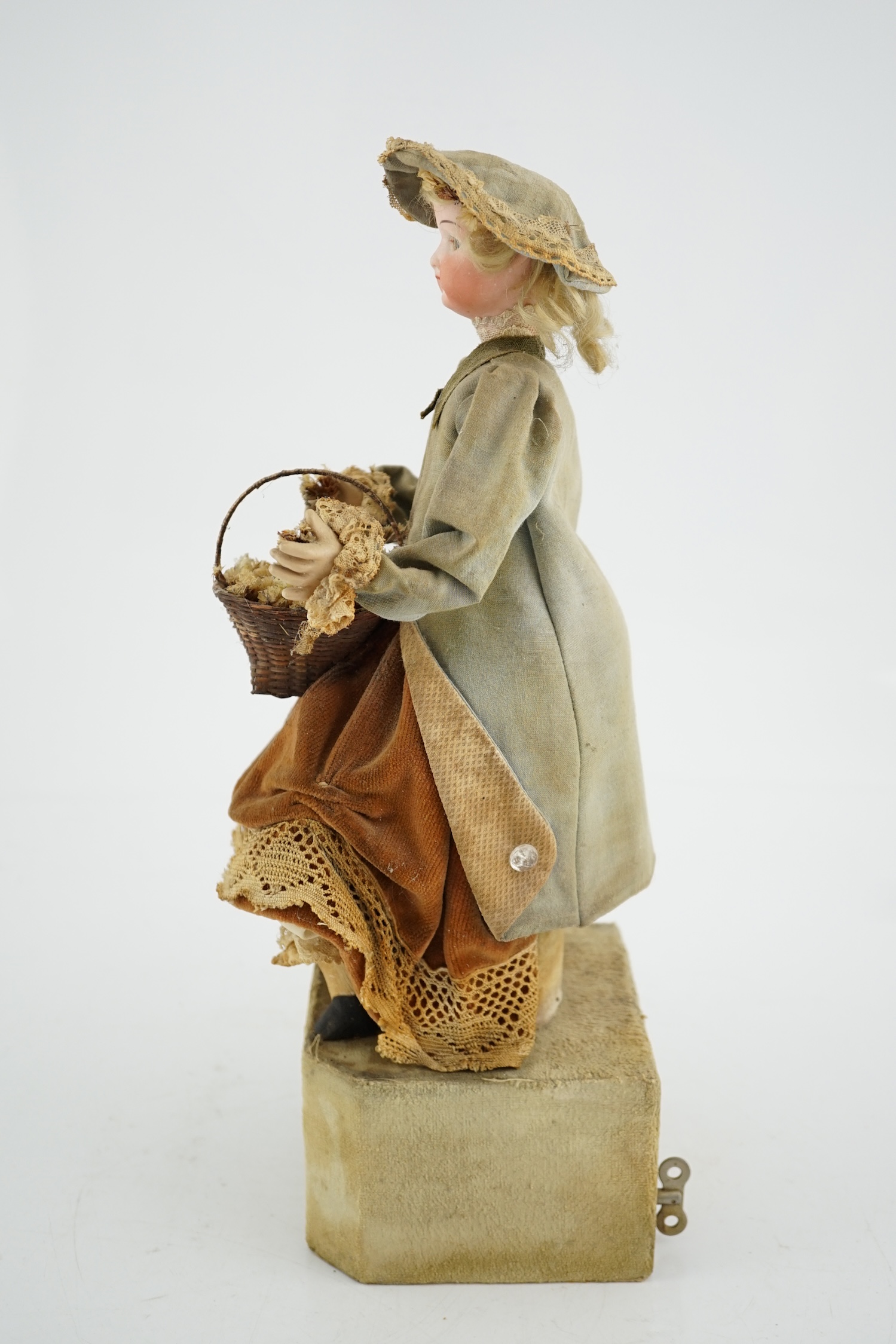 A German automaton of a flower seller, 39cm high - Image 3 of 6