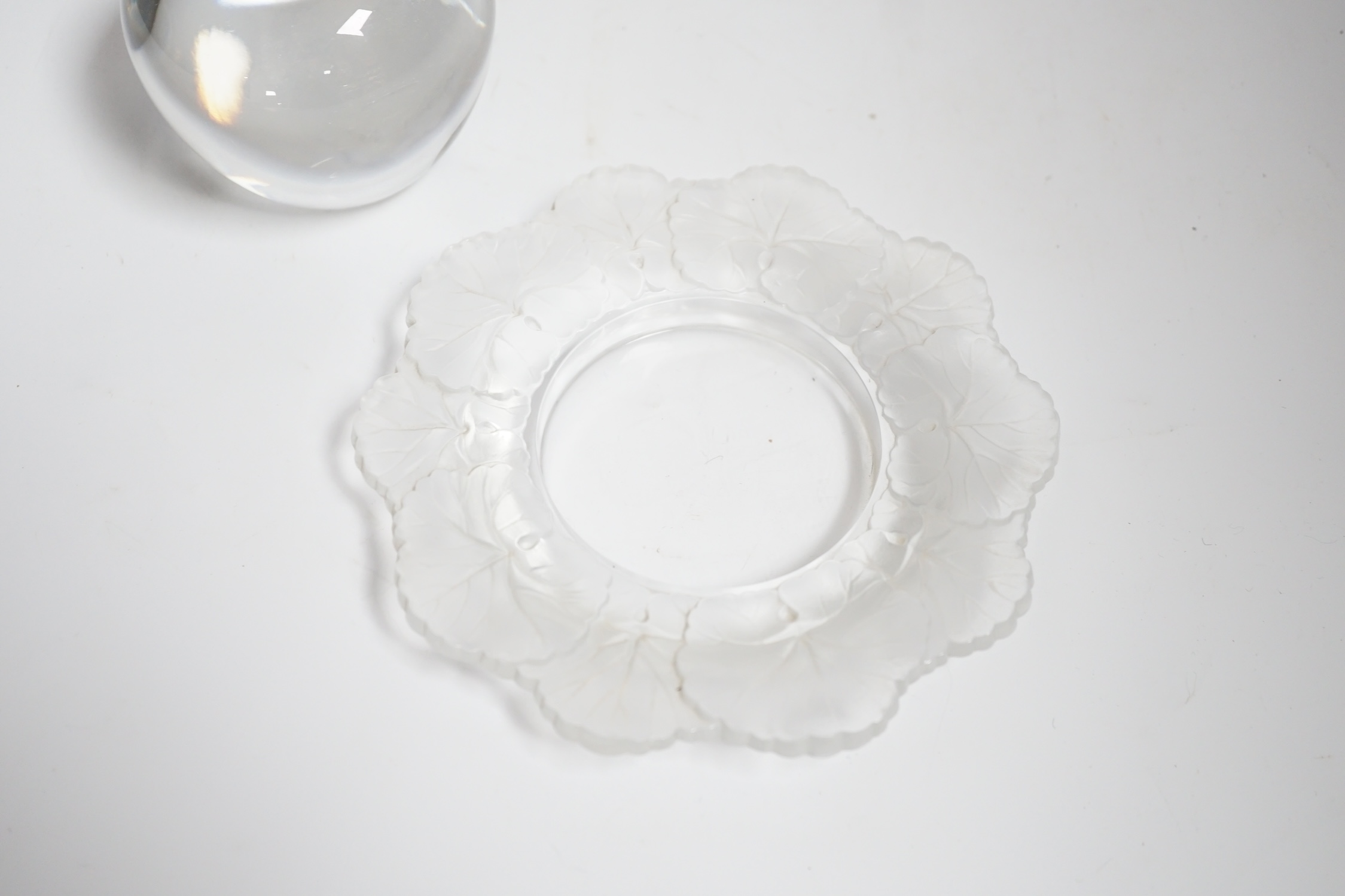 A small Lalique 'Honfleur' dish with frosted leaf border, diameter 15cm and a Tiffany glass ' - Image 2 of 3
