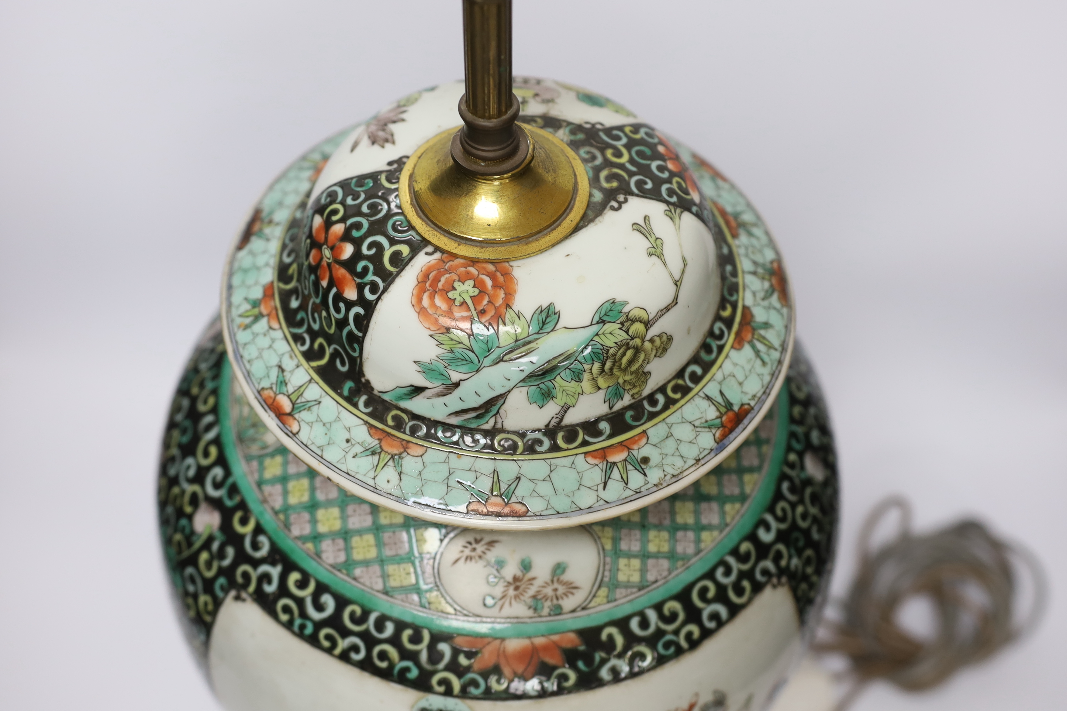 A Chinese famille verte porcelain baluster vase and cover, 19th century, decorated with birds - Image 5 of 5
