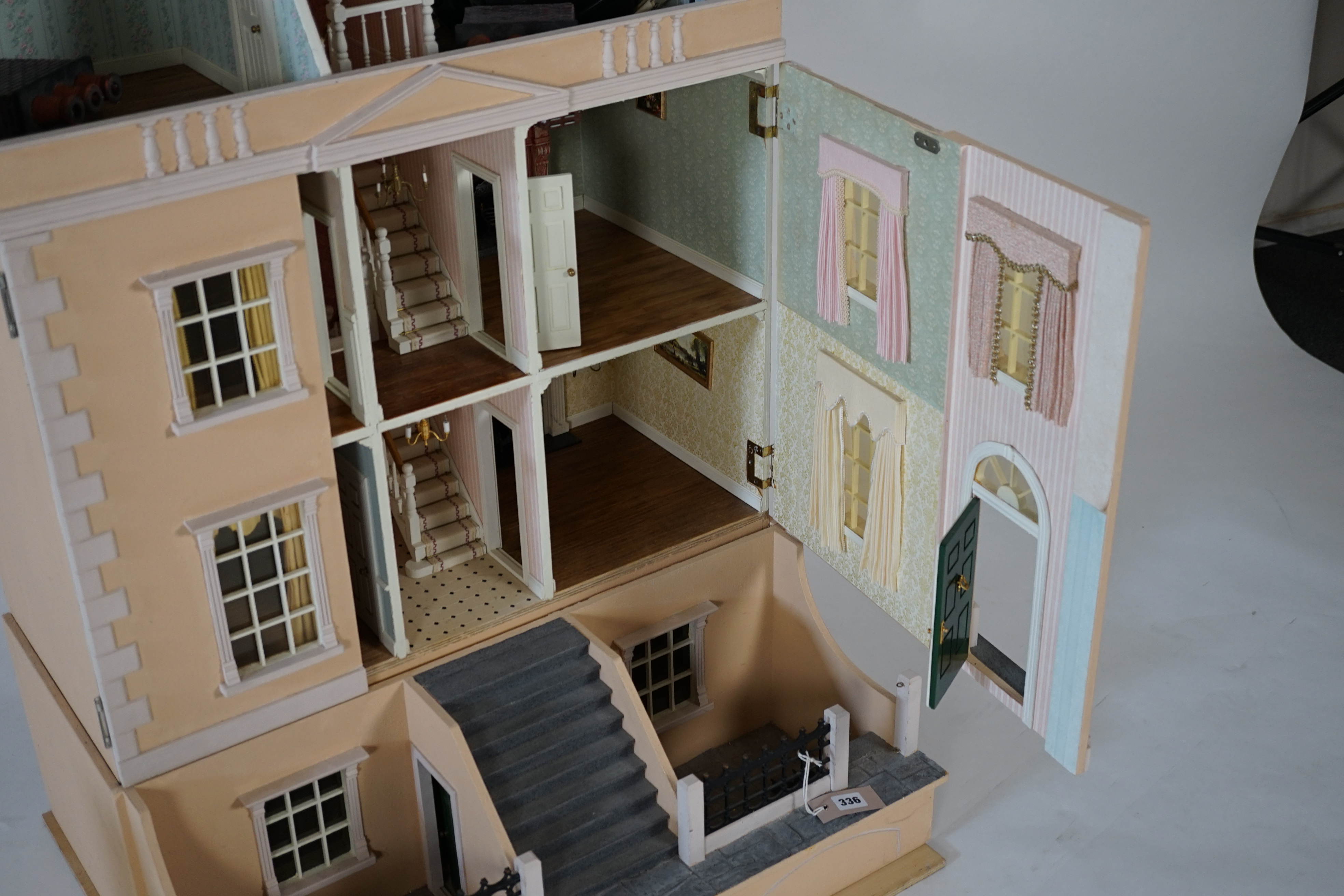 A large modern Georgian style dolls house and extensive contents, with eight fully decorated rooms - Bild 7 aus 15