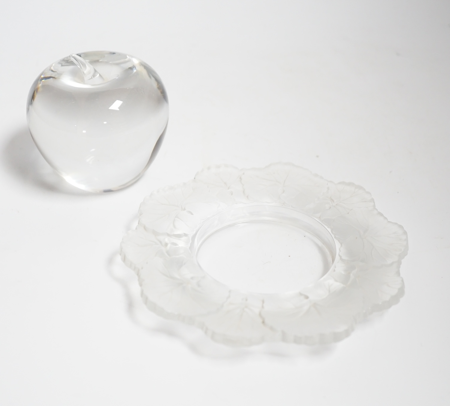 A small Lalique 'Honfleur' dish with frosted leaf border, diameter 15cm and a Tiffany glass '