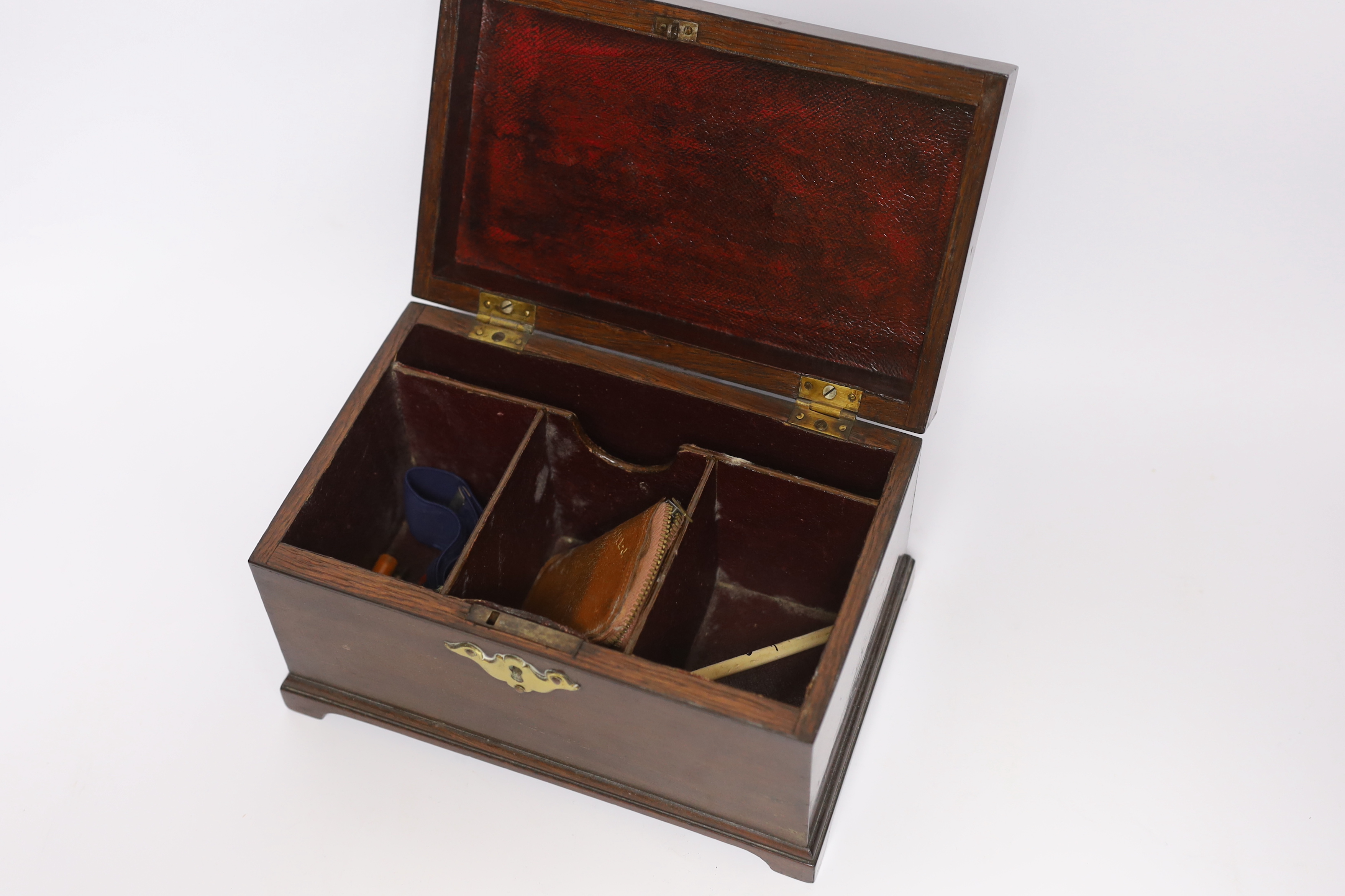 A small George III mahogany tea caddy with divisional interior, 23cm - Image 2 of 2