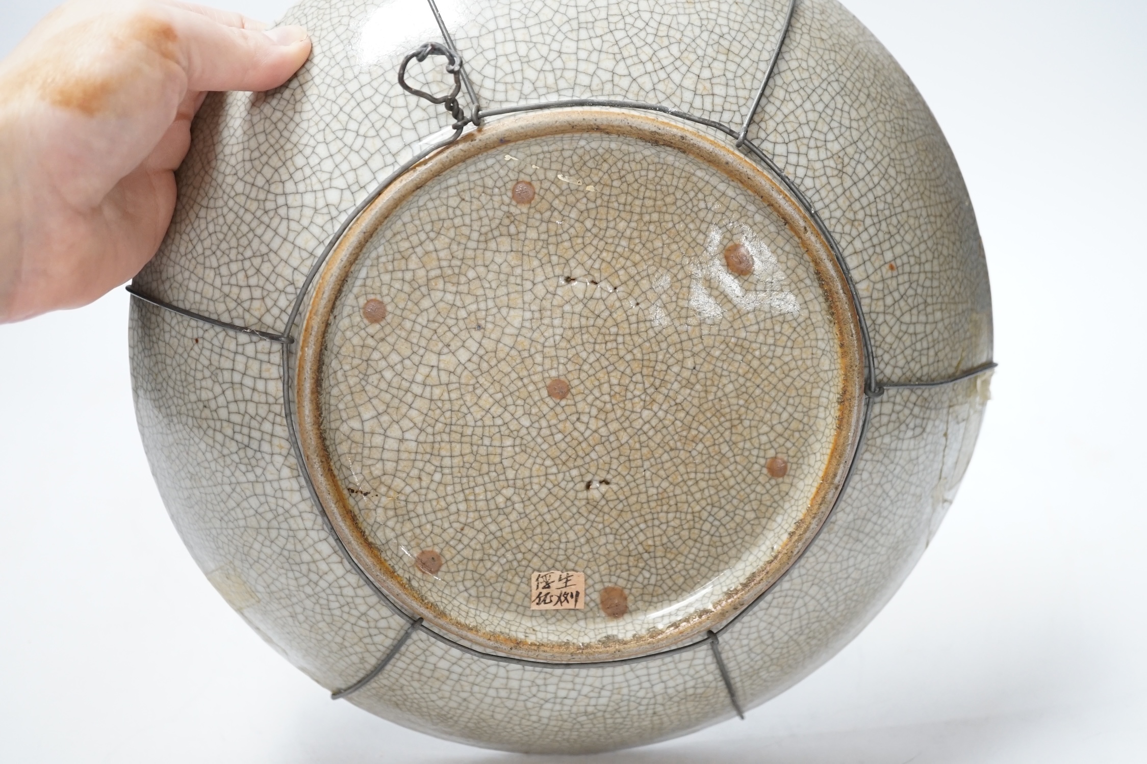 A Chinese Guan type crackle glaze dish, Qing dynasty, 26cm diameter - Image 4 of 4
