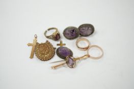 A George V 9ct gold band, a late Victorian 9ct gold horseshoe shaped brooch and a 9ct and amethyst