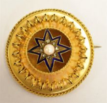 A LATE 19th/EARLY 20TH CENTURY OLD CUT DIAMOND Circular photo back brooch. The circular brooch