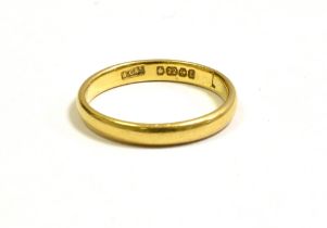 VICTORIAN 22CT GOLD WEDDING BAND 2.5mm wide plain gold band, ring size I. Hallmarked 22 Birmingham