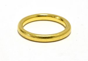 A 22CT GOLD BAND RING Ring size M1/2, Weight 5g approx