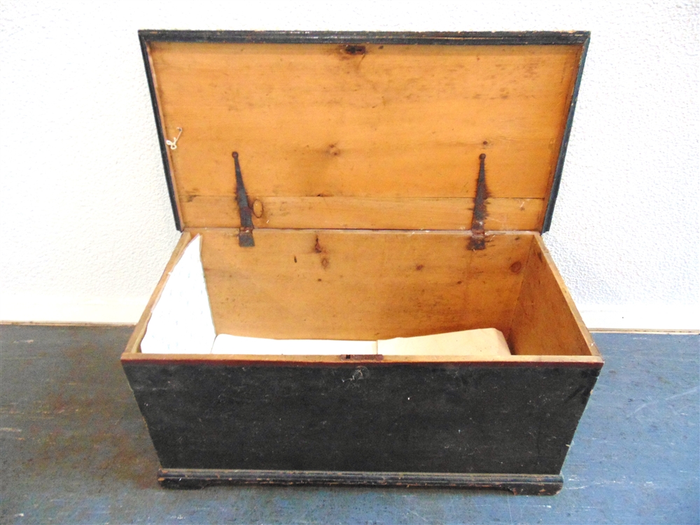 A VICTORIAN EBONIZED PINE BLANKET BOX 46cm high, 96cm wide, 47cm deep. - Image 3 of 4