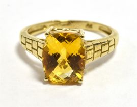 9CT GOLD ORANGE CITRINE COCKTAIL RING The faceted barrel cut citrine measuring 10mm x 8mm with