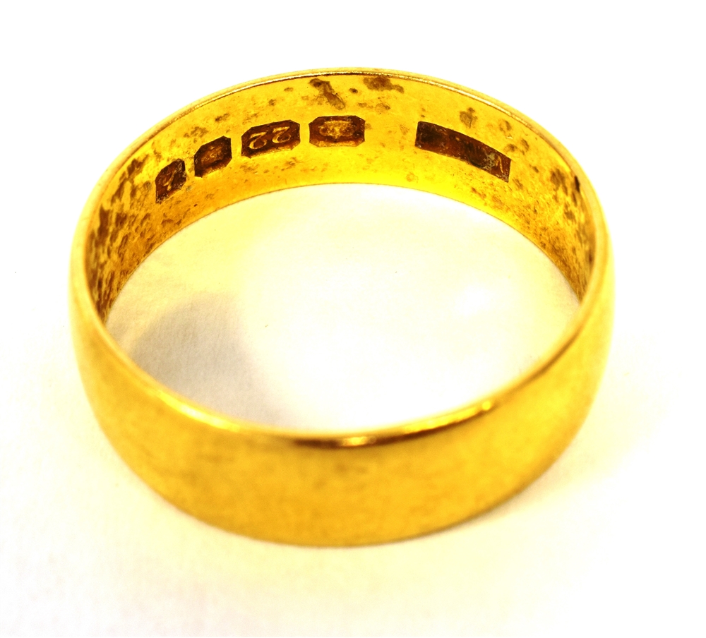 22CT GOLD BAND RING hallmarked London 1963, band width 6mm, ring size S, weight 6g - Image 2 of 2