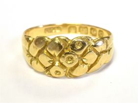 18CT GOLD DRESS RING The tapered band featuring an engraved patterned centre, hallmarked