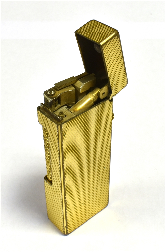 VINTAGE DUNHILL LIGHTER Base marked Dunhill Switzerland. Patented length 6.5cm - Image 2 of 2