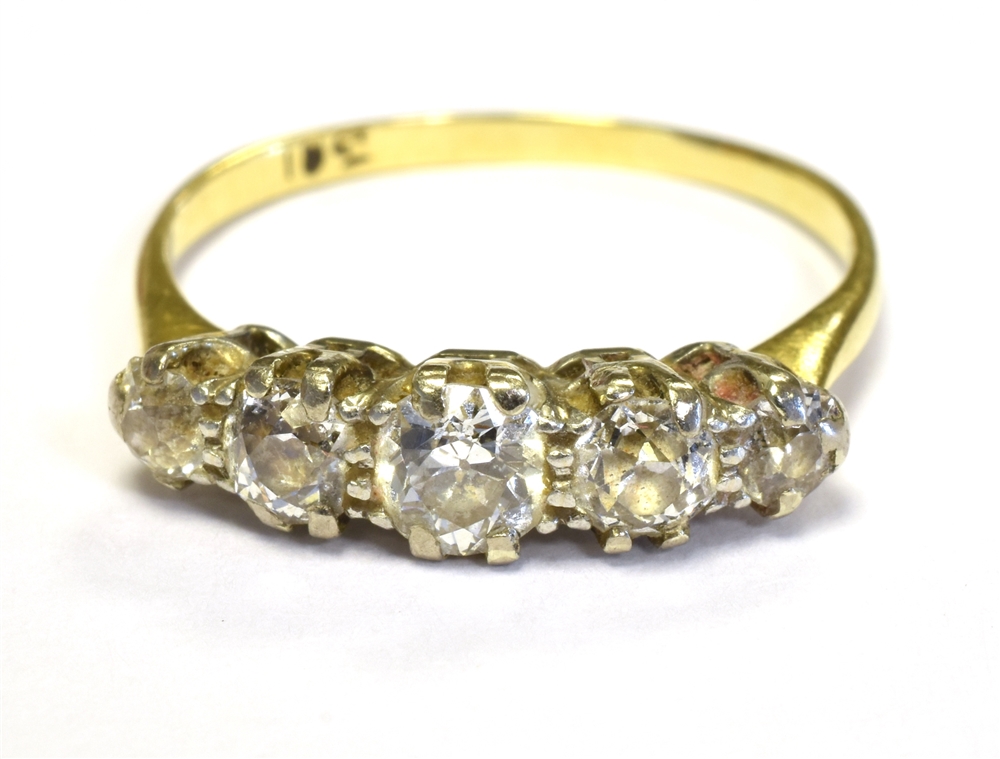 18CT VINTAGE DIAMOND FIVE STONE DRESS RING Ring size R 1/2, Weight 3g