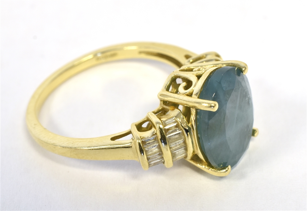 IKK GOLD PARAIBA AND DIAMOND COCKTAIL RING the faceted oval blue (turquoise) paraiba measuring - Image 2 of 3