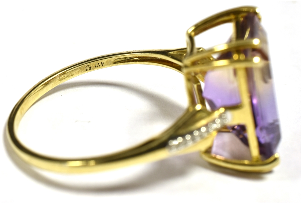 10K GEM SET COCKTAIL RING The ring set with a step cut purple gem measuring 15 x 10mm, Clear stone - Image 2 of 2