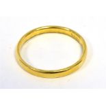 22CT GOLD BAND RING hallmarked London 1939, ring size S, weight 3g