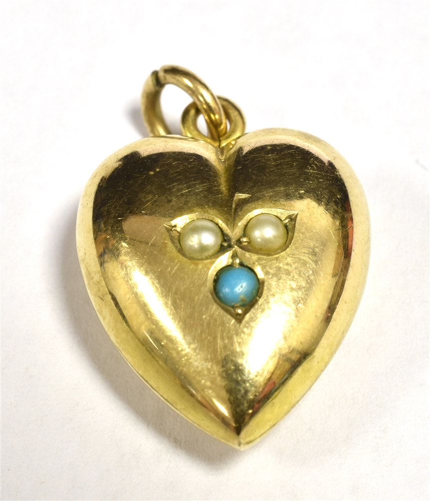 VINTAGE SEEDPEARL AND TURQUOISE SET HEART PENDANT Stamped 9C, Length 2cm, Weight 2g