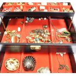A CASED COLLECTON OF JEWELLERY to include vintage and modern silver and costume jewellery