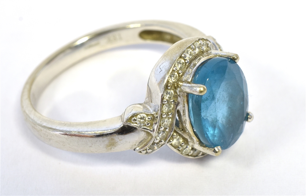 ILIANA 18K WHITE GOLD CLUSTER RING the cluster comprising an oval turquoise glass stone in a diamond - Image 2 of 3