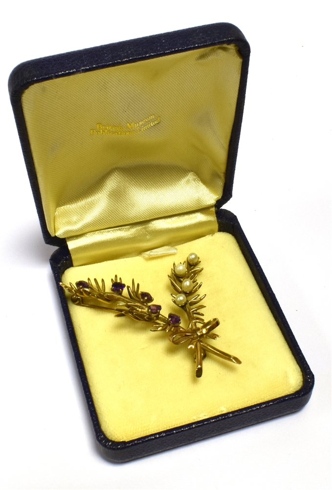 VINTAGE 9CT GOLD FOLIATE SPRAY BROOCH 6.3cm long, one spray embellished with 4.0mm round - Image 2 of 2