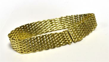 9CT GOLD MESH BRACELET 19cm long x 13.63mm wide block work link mesh bracelet. Hallmarked 375.