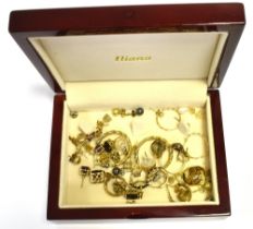 LARGE QUANTITY OF JEWELLERY To include earrings, rings, necklaces and pendants in 9ct gold and