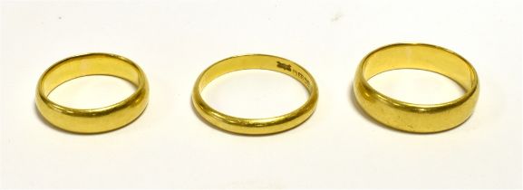 22CT GOLD WEDDING BANDS Three heavy gold, plain wedding bands, all hallmarked Birmingham. Total