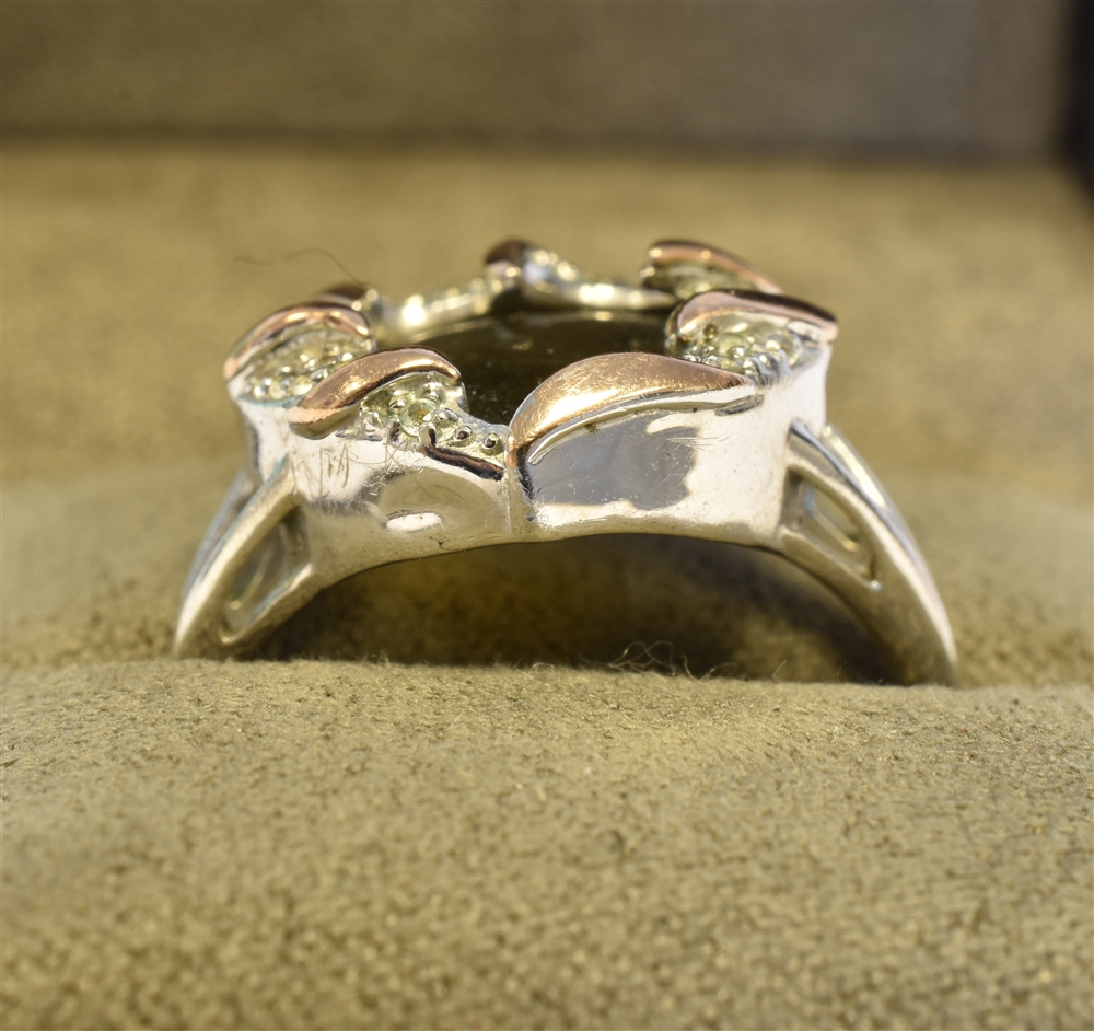 CLOGAU PENDANT & RING SET Heart shaped labradorite cabochons, surrounded by grain set white quartz - Image 4 of 4