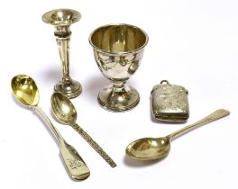 VARIOUS ANTIQUE SILVER ITEMS To include a Georgian silver teaspoon with gilt bowl, hallmarked London