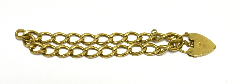 9CT GOLD CURB LINK BRACELET 22cm long x 8.9mm wide, solid curb link chain secured by a 1.8cm wide, - Image 2 of 2