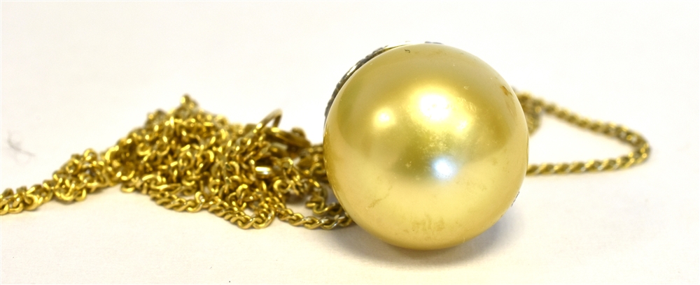 GOLDEN SOUTH SEA PEARL & DIAMOND PENDANT 11.3mm golden south sea pearl, with single cut diamond