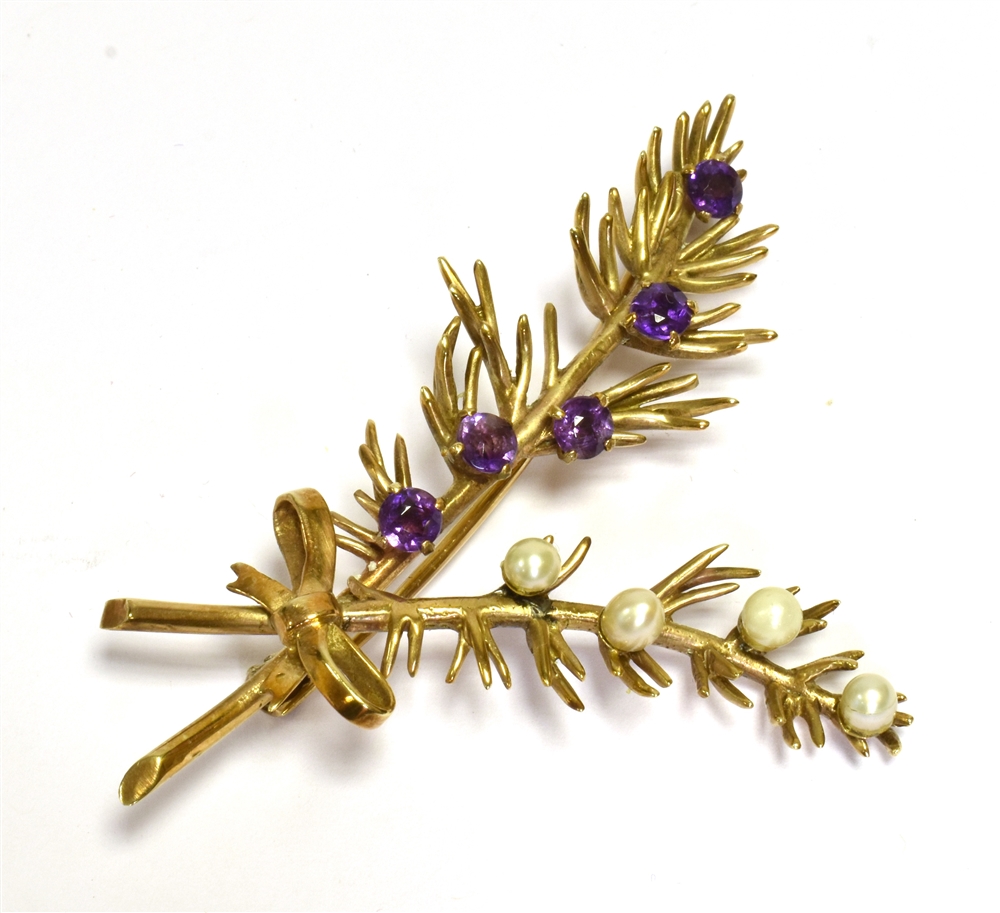 VINTAGE 9CT GOLD FOLIATE SPRAY BROOCH 6.3cm long, one spray embellished with 4.0mm round