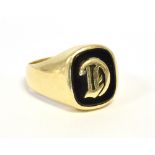 14CT GOLD & ONYX INITIAL RING 15.9mm long head, with gold initial 'D' raised, in relief on onyx