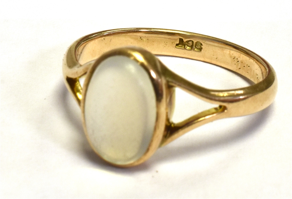 9CT GOLD MOONSTONE DRESS RING Oval cabochon moonstone, collet set in 9ct gold shank, ring size R. - Image 3 of 3