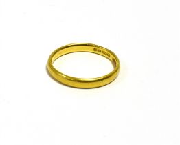22CT GOLD WEDDING BAND 2.8mm wide, plain gold band, ring size R. Hallmarked 22 Birmingham 1983.