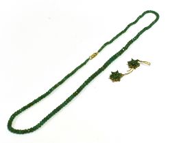 EMERALD BEAD NECKLACE & EARRINGS Graduated faceted emerald bead necklace, 2.2-4.3mm, 47cm long, with