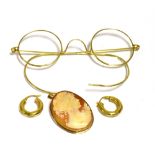 9CT GOLD EARRINGS, CAMEO & SPECTACLES Hoop earrings, shell cameo pendant/brooch in 9ct gold frame