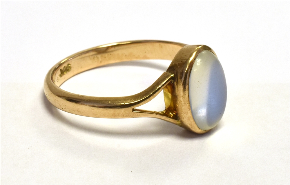 9CT GOLD MOONSTONE DRESS RING Oval cabochon moonstone, collet set in 9ct gold shank, ring size R. - Image 2 of 3